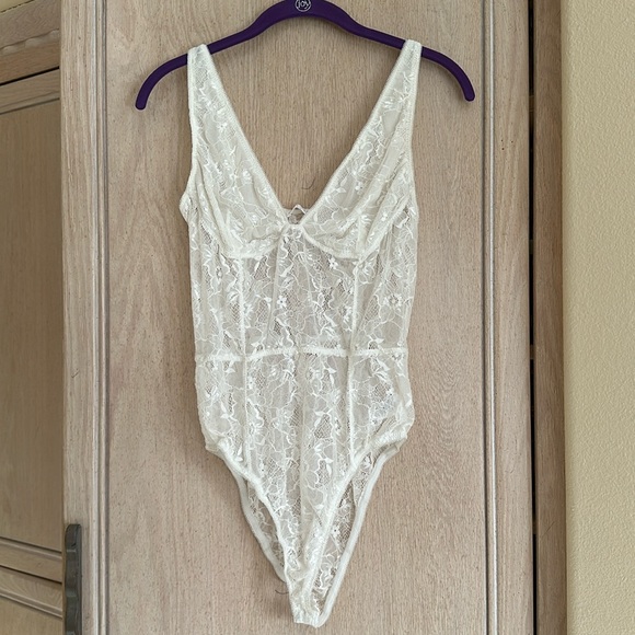 emory park Tops - Emory Park White Lace Tank Bodysuit
